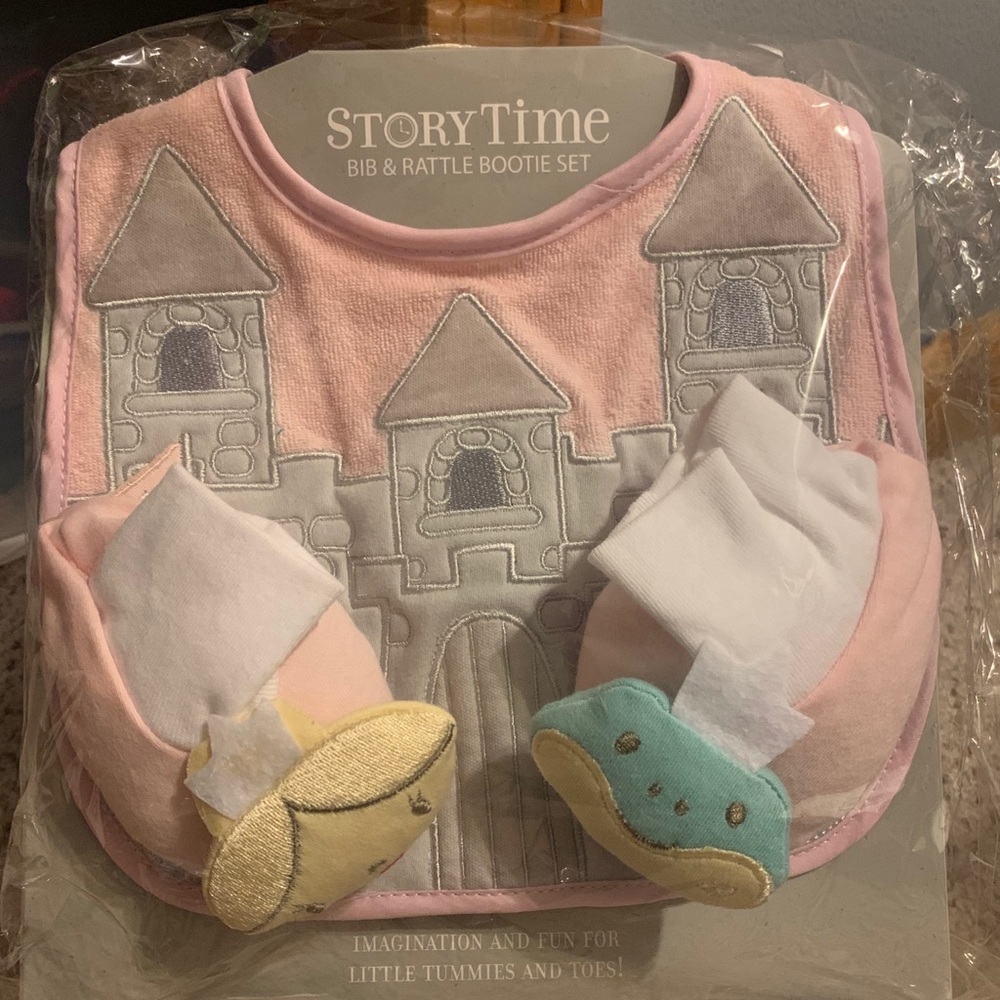 Rattle booties & bib